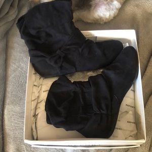 Black ankle suede boots